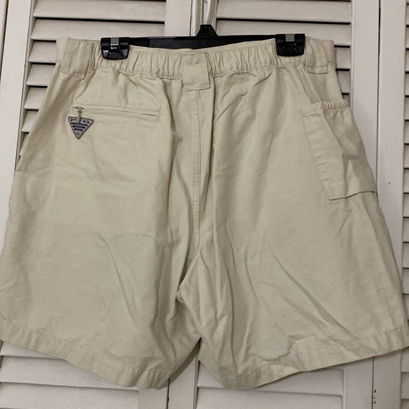 Columbia PFG  Khaki cargo shorts size 36” - Picture 4 of 6